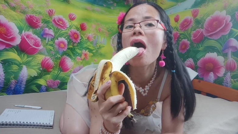 sweethanajapanese: Muz Emmek Video Özel Gösterisi Seni Tahrik Ediyor