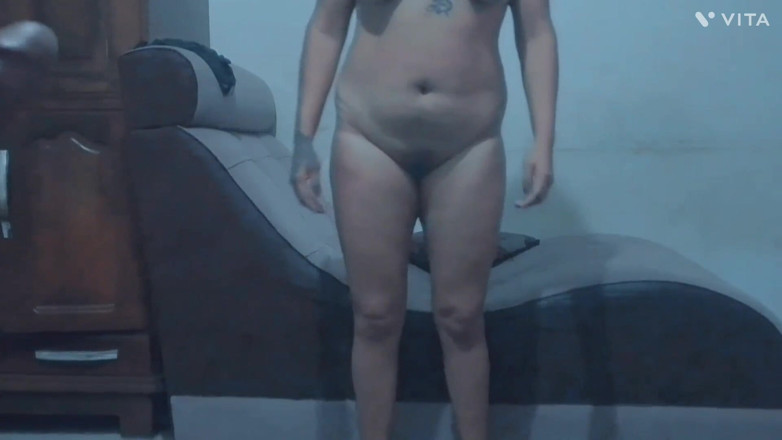 Kamila6922: Падчерица делает мне минет, тайно я трахаю ее на четвереньках