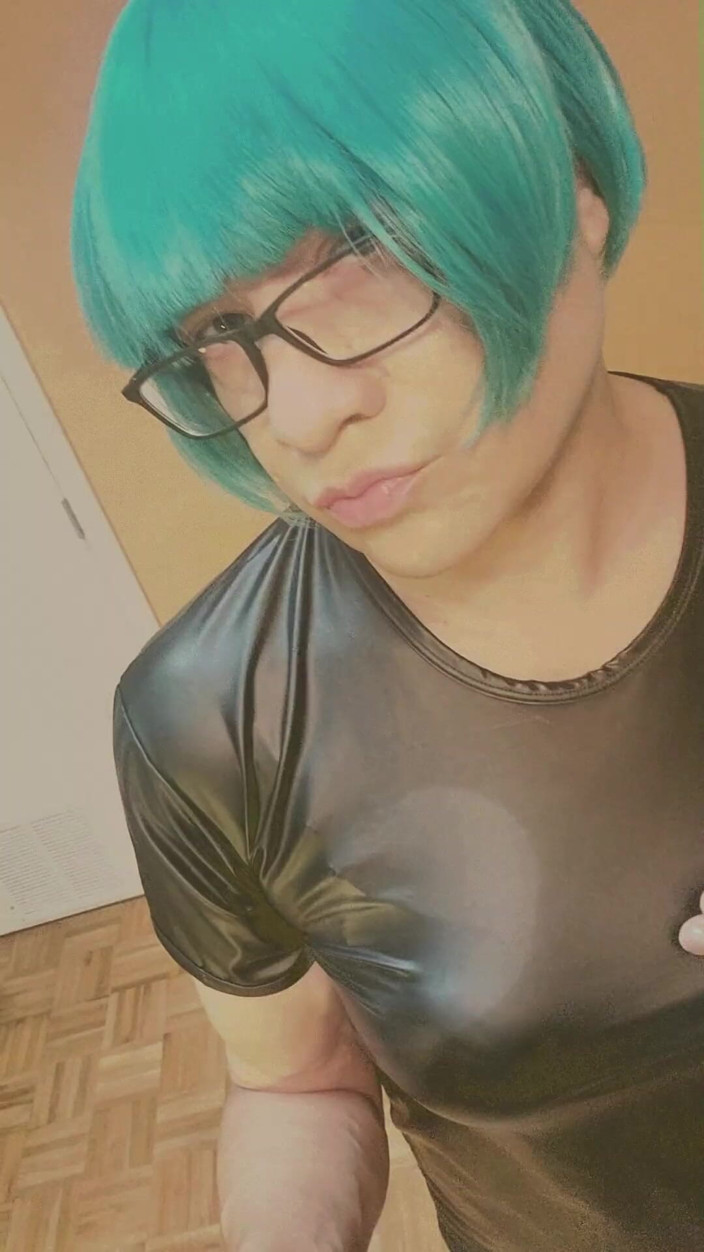 kandiKane: Sexy puta mariquita juega con su apretado pequeño culo