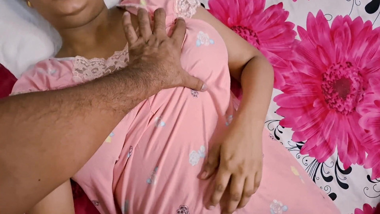 Banglasexycouple: Дезі масаж перетворюється на справжній стогін сексу!