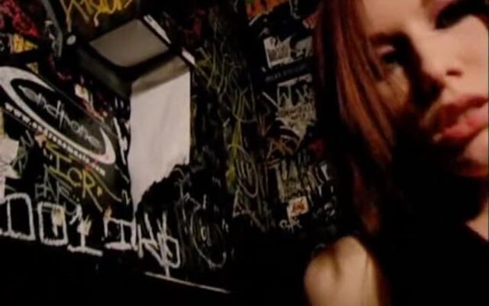 Chica Suicida DVD: La ragazzina calda allie sin viene scopata in bagno ed...