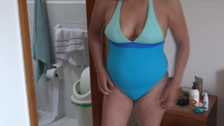 Ardientes69: Vidéo 1 sur 3 - ma femme de 58 ans s’exhibe sur la plage