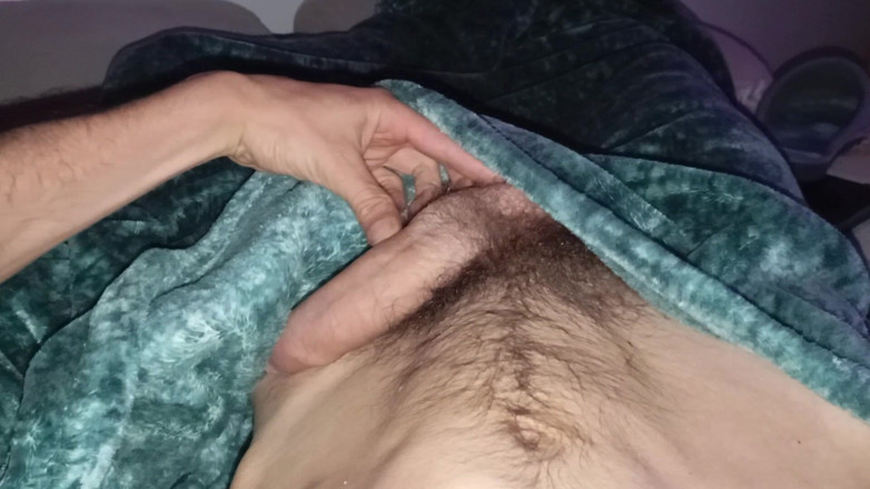 Elvissc: Vorreste succhiare questo cazzo mentre guardiamo un film sul divano...