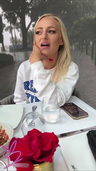 Mon vlog sexuel chanceux en POV avec la blonde sexy Elana Bunnz