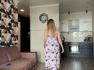Alina Rai: 継母は、女性の生殖器の構造に関する検査のために義理の息子を準備しました