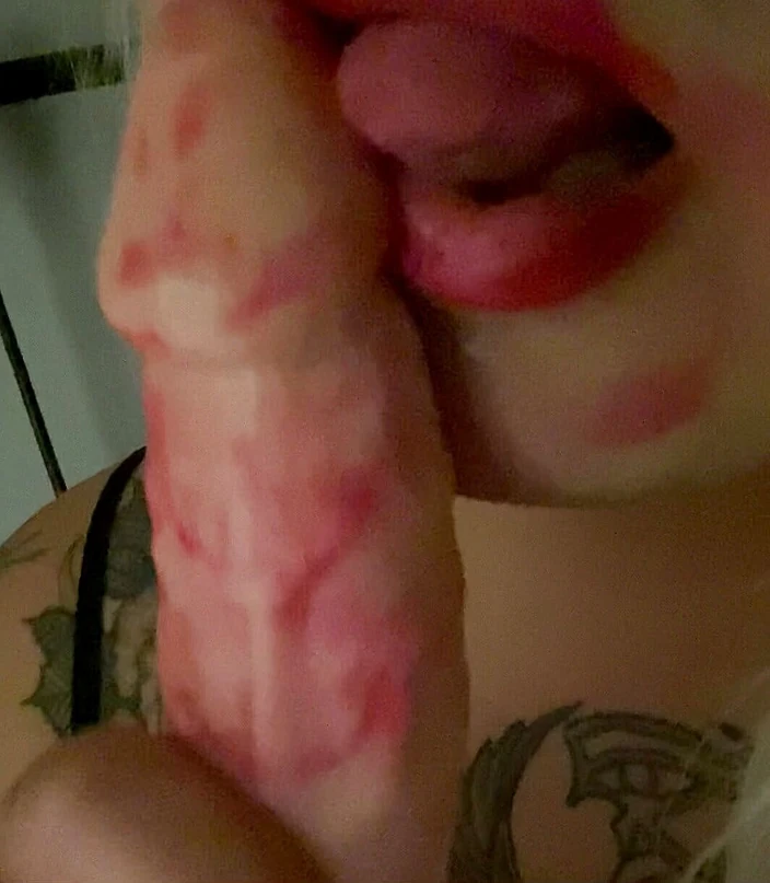 Sinrose: Sinrose loves to suck!