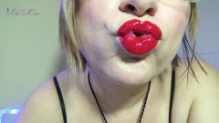Morrigan Havoc: Lipgloss aur laal lipastik