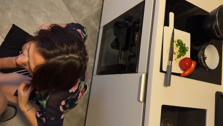 ANGELA_LADY: Babička V Kuchyni Zakřičela, Aniž by Si Sundala Červené Kalhotky