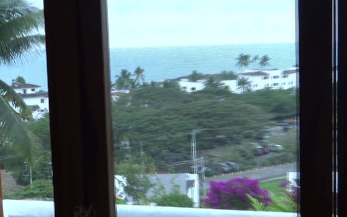 Ardientes69: saudara perempuan istriku saat dia lagi istirahat di pantai