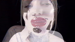 Goddess Misha Goldy: Ascultă buzele mele roșii sau suferă