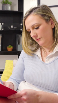 Une Thérapeute Traite Ton Fétichisme Des Pieds - Clara Dee, Coaching Masturbatoire