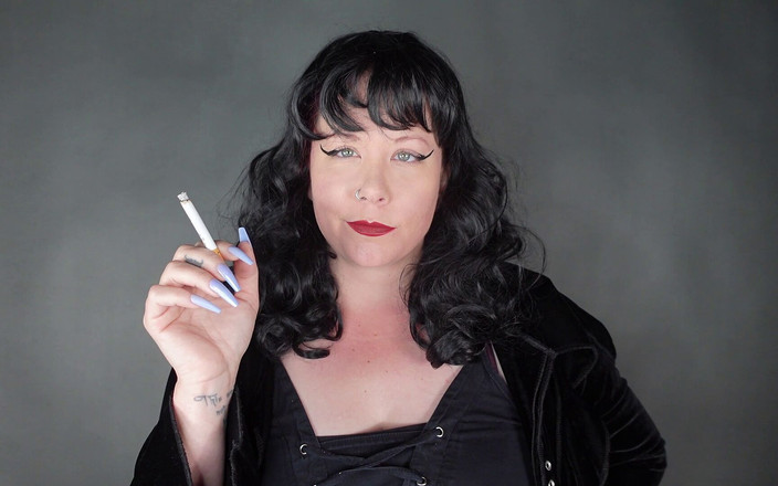 Deanna deadly: Osvětlení zápasu a kouření amerického ducha s dlouhými nehty