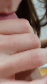 Pov sono in ginocchio a fare un sensuale