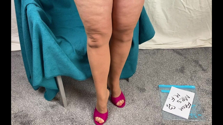 Mr MF: Frau reife füße tragen zum letzten mal ihre benutzte strumpfhose