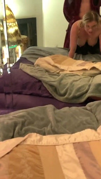 Stiefdochter helpt met het maken van een porno - wordt gecreampied