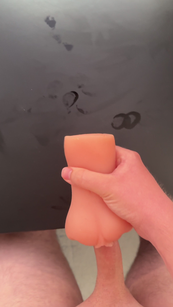 SoloEdgeMaster: Sexuální hračka, šukání kundičky a velký výstřik na kundičku.