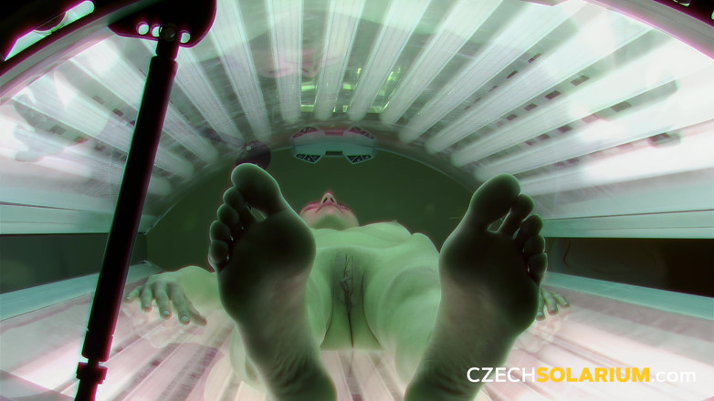 Czech Solarium: Czech Solarium 44: Wanita Muda Pancut Menunjukkan Bogel Dalam Solarium