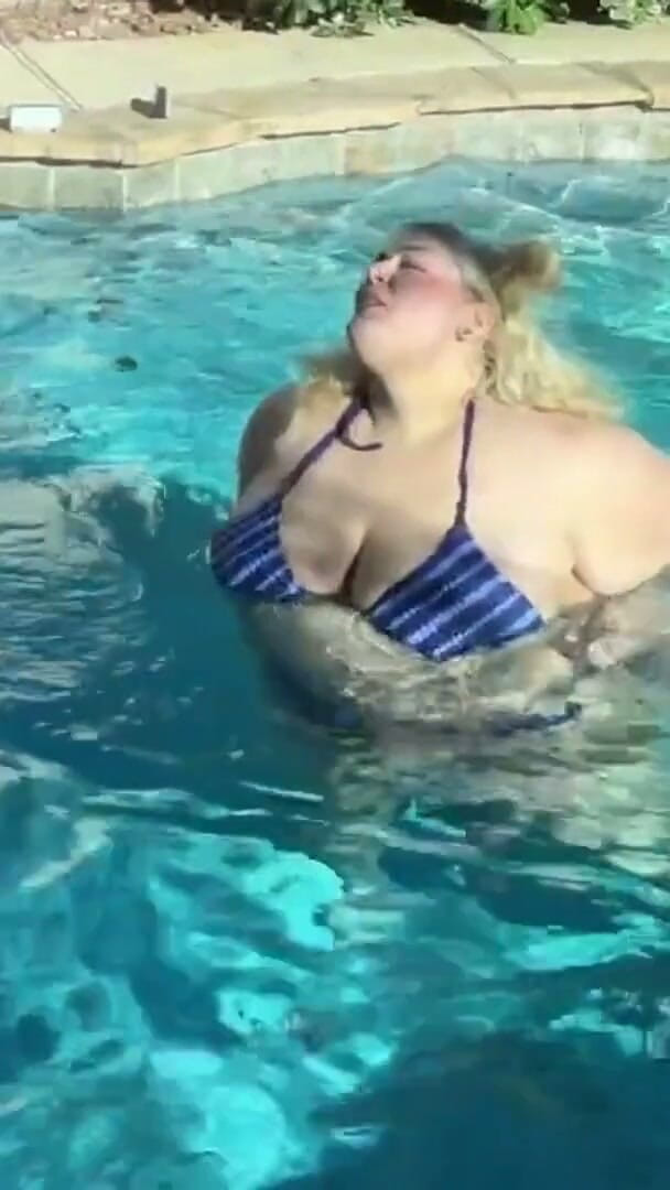Jae Moonbeam: SSBBW Pool Girl