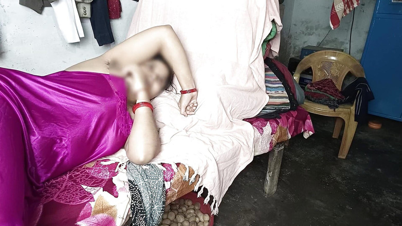 Pyaripooja22: Oggi stavo facendo scopare da mio cognato, intanto mia suocera è...