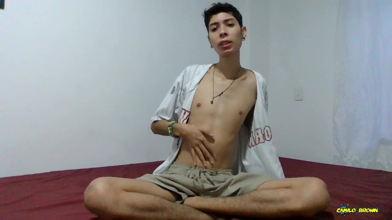 Magic C: Szarpanie mojego bick twink kutasa podczas ssania czarnego dildo, aż...