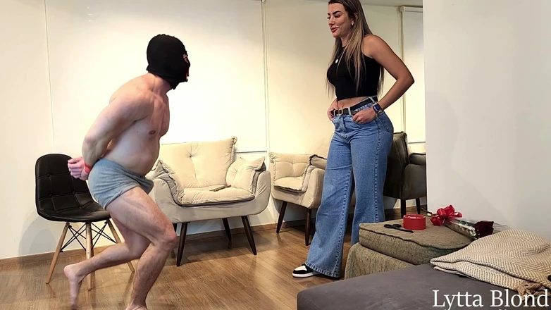 Queen Lytta ballbusting and cum lick: Penderaan telur dan jilat air mani - Lytta Seksi Tendang Telur...