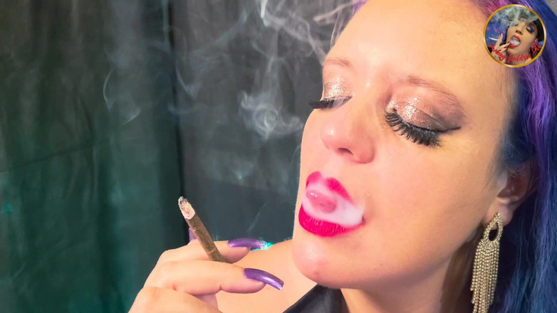 Lilli Cukierek Cox: More120s Sexy Smoking