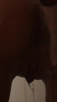 Monika fox lagi mandi