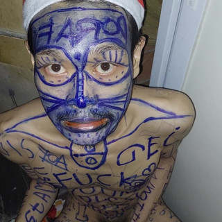 Clown likes to play with colors: Fahişe olarak yakalandı