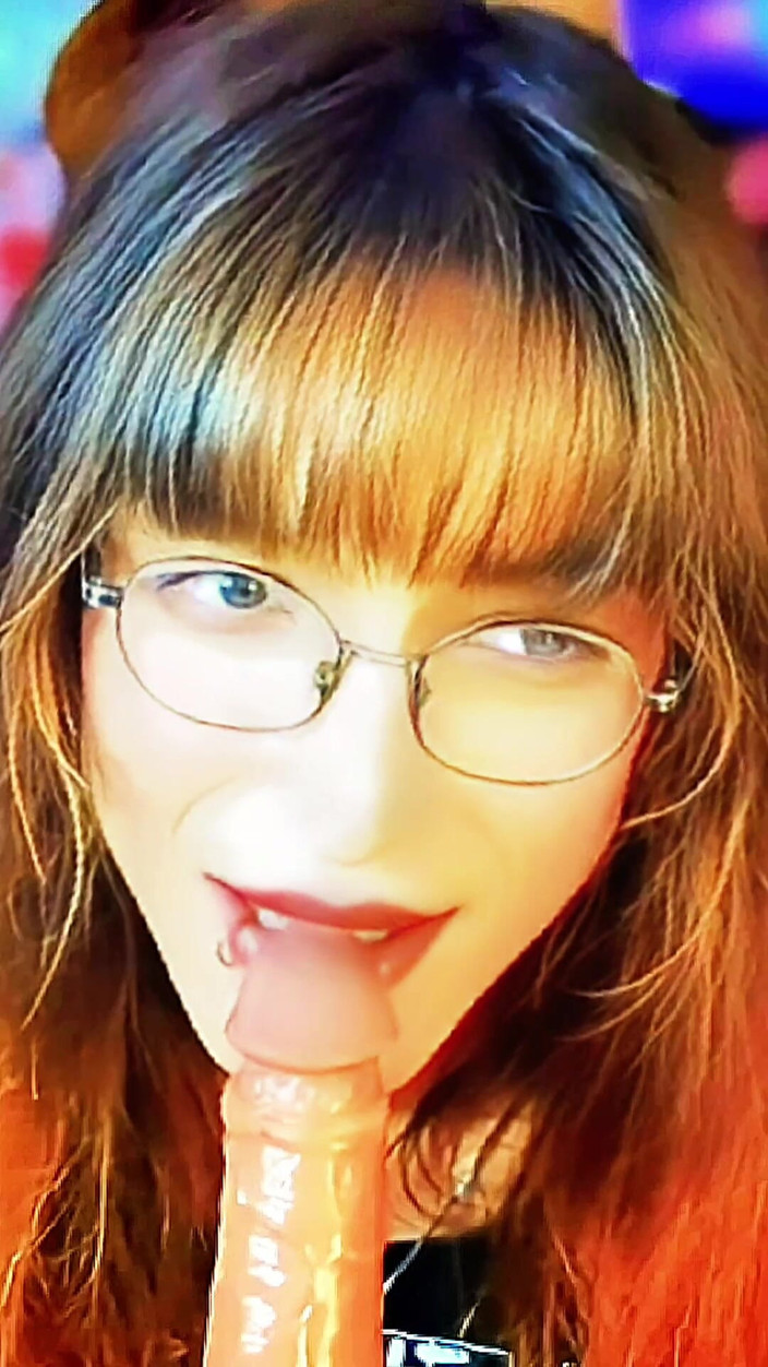 Bella Roar: Gadis trans ini adalah pengisap kontol paling imut yang pernah...