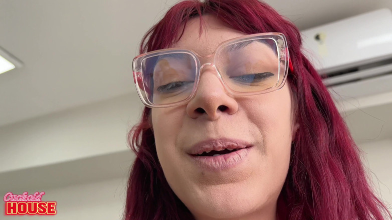 CuckoldHouse: Deze ondeugende getrouwde vrouw is pas 18 jaar oud en haar...