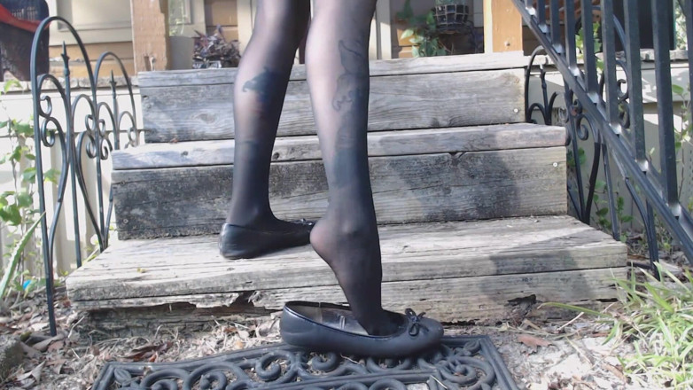 PandoraSG: Pé ao ar livre pisando em escadas em apartamentos