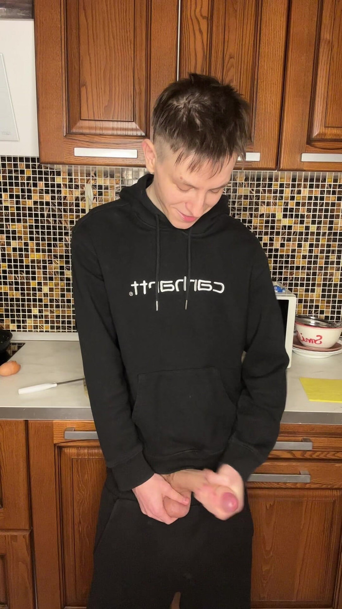 Morflot24: Sessão de masturbação de pau grande de twink com tesão