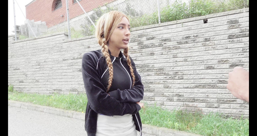 LunaBlackx: Ich Gehe Die Straße Runter Und Suche Nach Jemanden, Der...