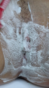 Raser une bande d’atterrissage ! Taille intime de la chatte ! Chatte poilue en gros plan !