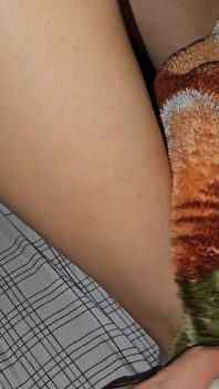 Niewinnie pocierałem cipkę mojej pasierbicy, a kutas wślizgnął się do środka