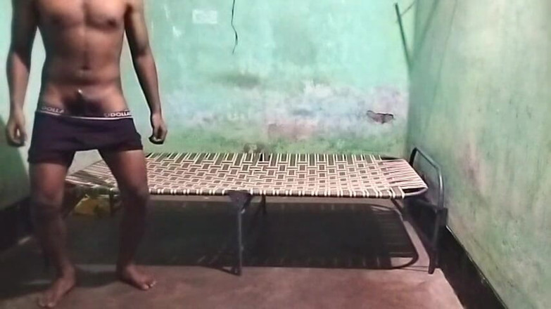 Desi Tits: Gim teman gay berotot selepas senaman lucah gay batang besar