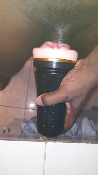 Black guy: Masturbare s9 E8