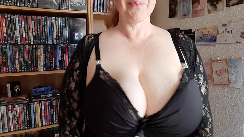 Curly_Dreams: Adakah awak suka apabila saya menguli tetek besar saya dan...