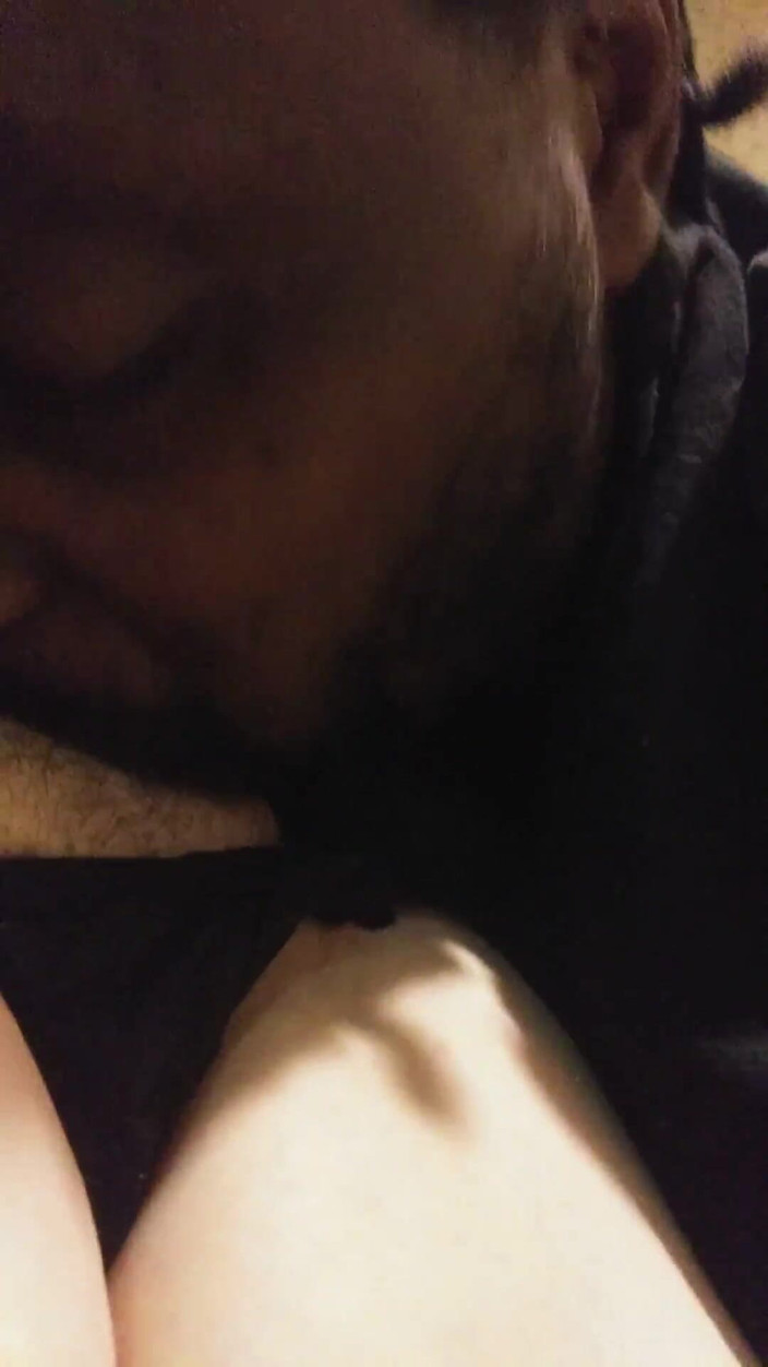 Anal_Angi_Rose: La figa pelosa interrazziale viene mangiata