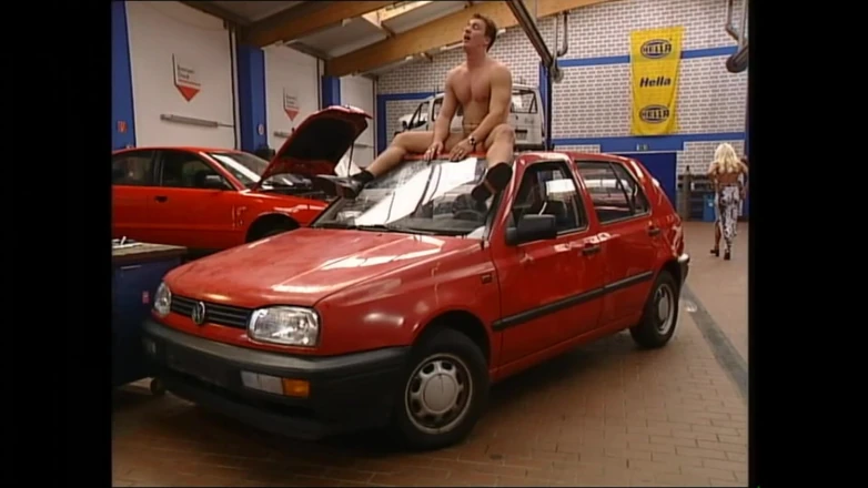 MUSCHI TV - our best full movie: Kåta MILf vill ha en stor hård kuk så att...