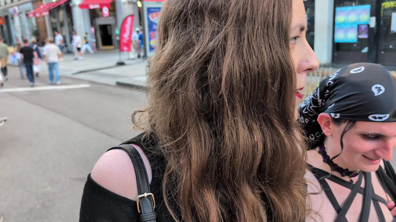Trans dominatrix Gabrielle L: On Reste Coincées Dans L'ascenceur Avant D'aller En Soirée Kink -...