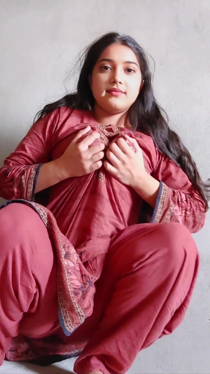 Lust Suman: Indian Desi Girl 18+ Pierwszy raz przyrodnia siostra palcowania i hardcore...