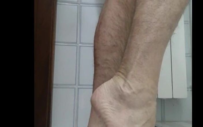 gyordy: Watch My Feet