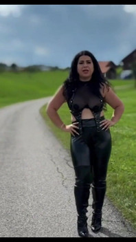 Puoi leccare il terreno su cui sto camminando