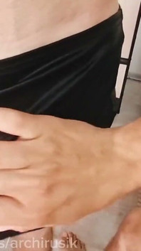กระแทกหนุ่มออกสาวเข้าไปในรูและเติมน้ําเงี่ยมจากควยใหญ่