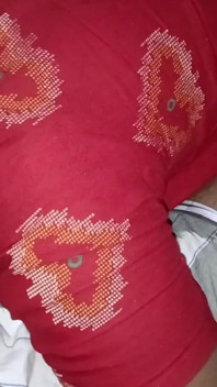 Une femme pulpeuse se fait baiser par son mari en levrette