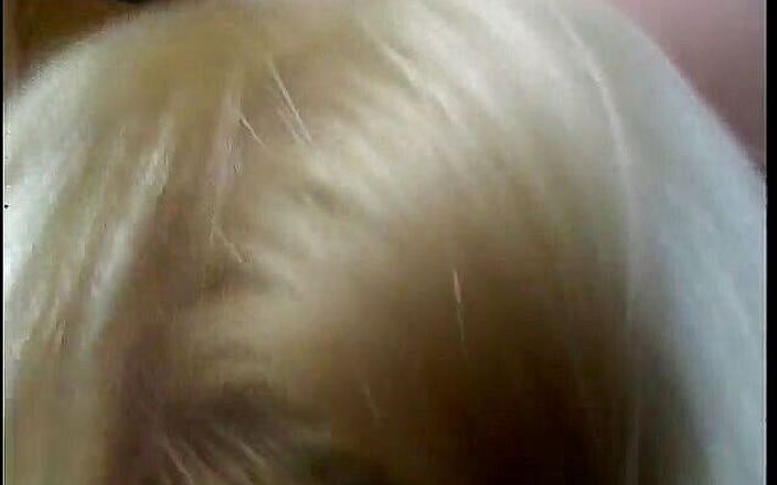 Stunning Blondes: Vollbusiges blondes mädchen wird geknallt und vollgespritzt