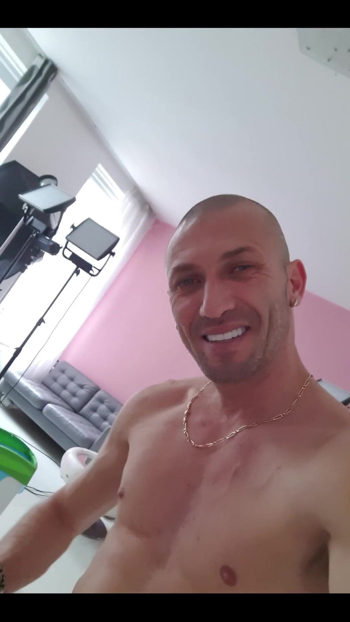 Boy jerking off: Před scénou musím být tvrdý