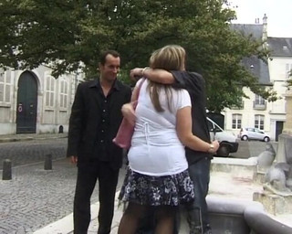 Videos Francaises: İri göğüslü Fransız nine ateşli üçlü grup seks yapıyor