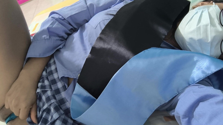 NEGRITA SEXY: 一位最近的经济学家毕业生开始为成人创建内容